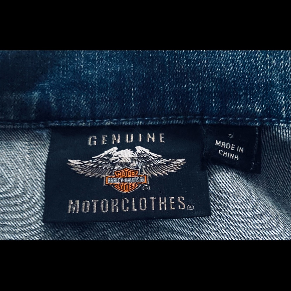 Harley Davidson gem accents lAmerican flag on back